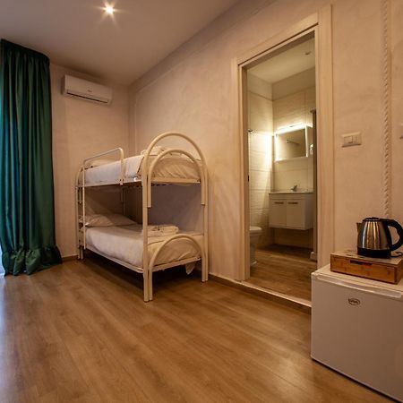 Easy Boarding Hotel Napels Buitenkant foto