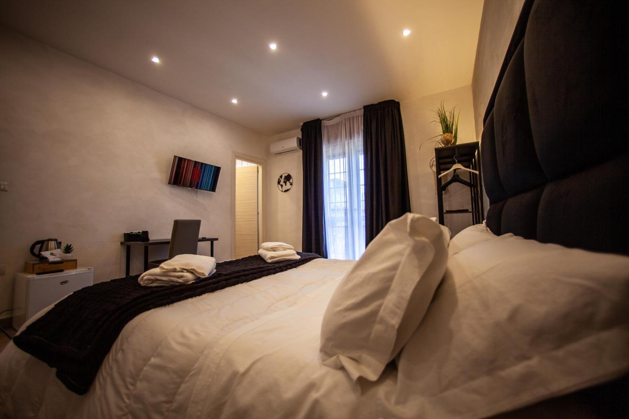 Easy Boarding Hotel Napels Buitenkant foto