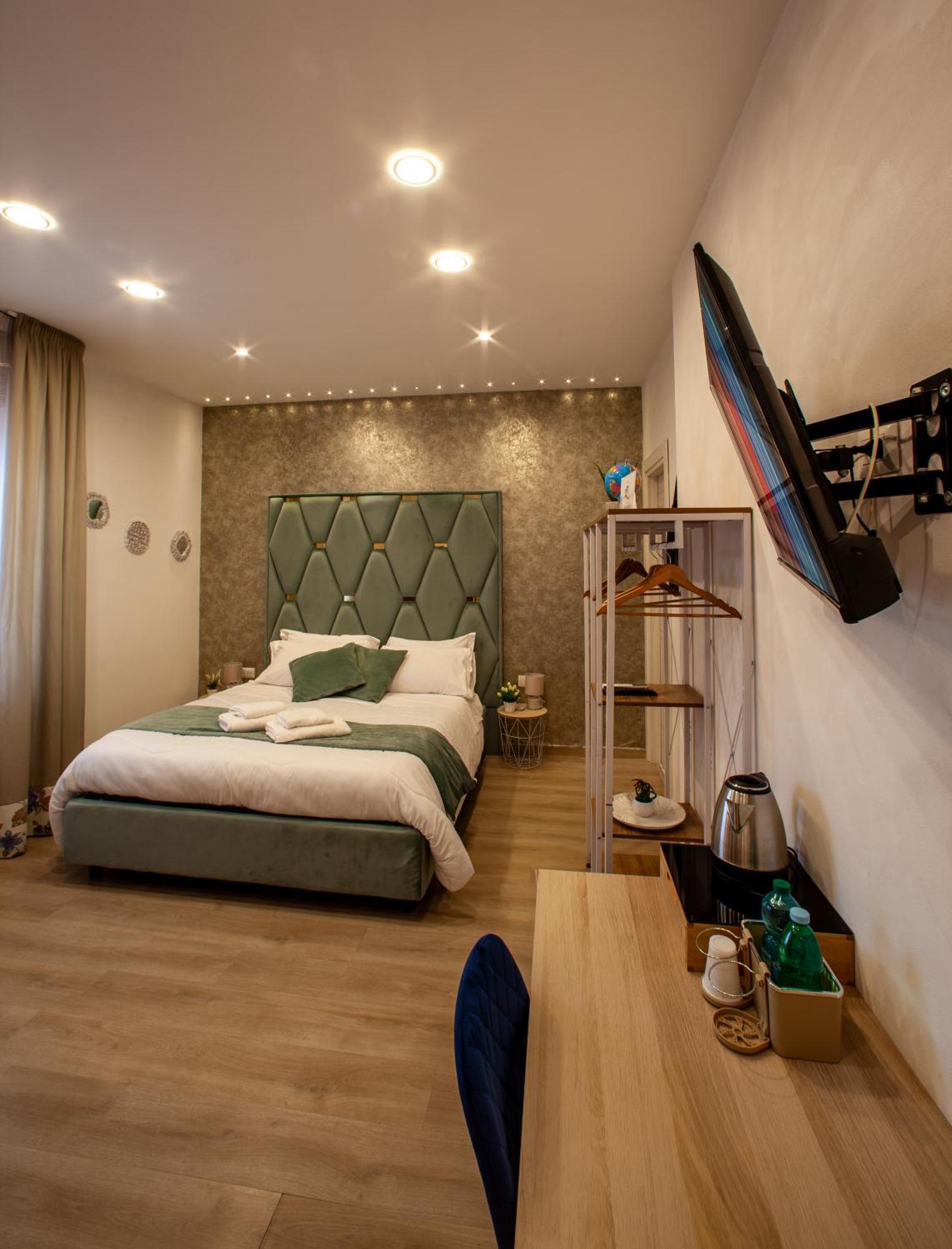 Easy Boarding Hotel Napels Buitenkant foto