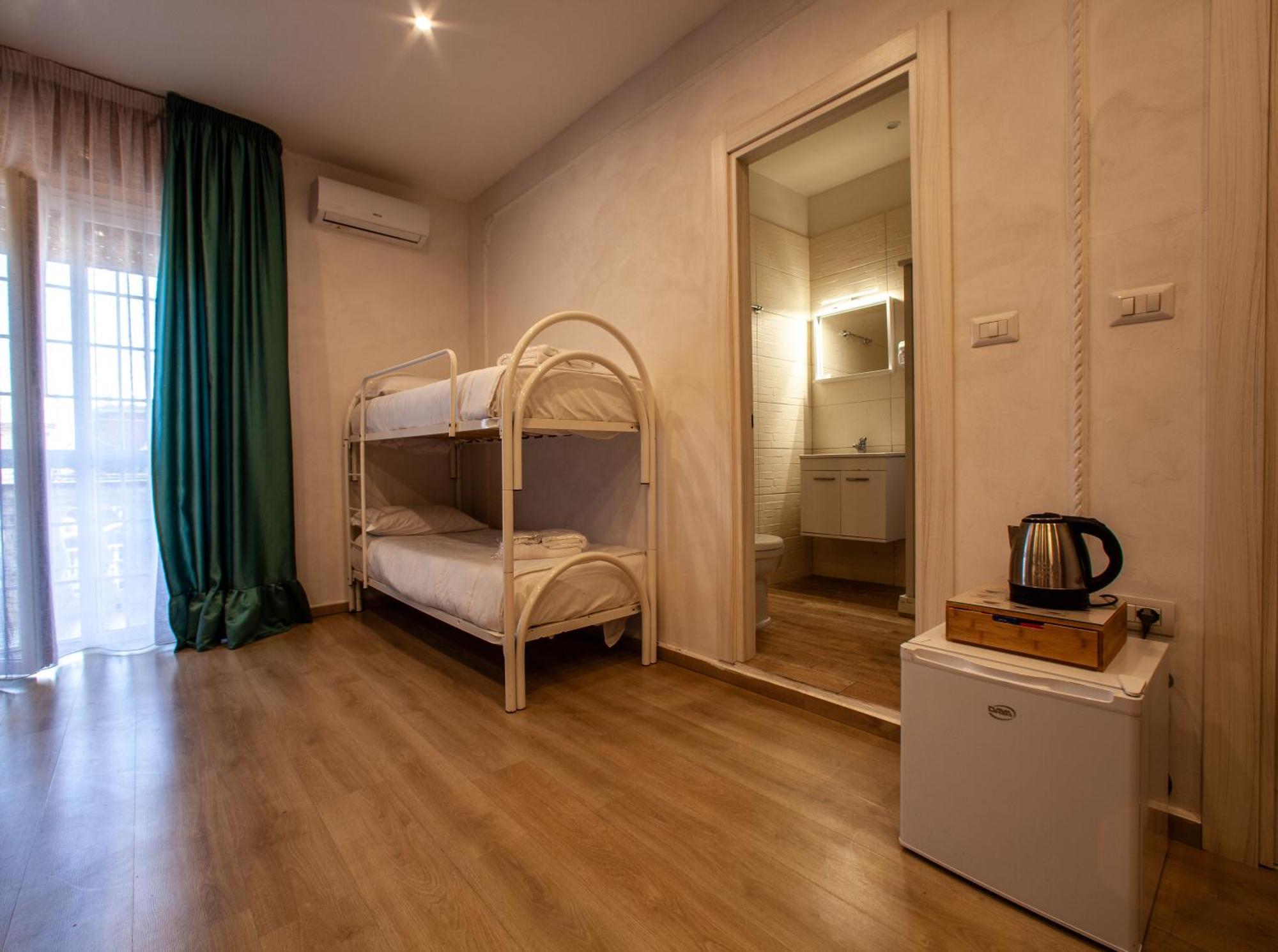 Easy Boarding Hotel Napels Buitenkant foto