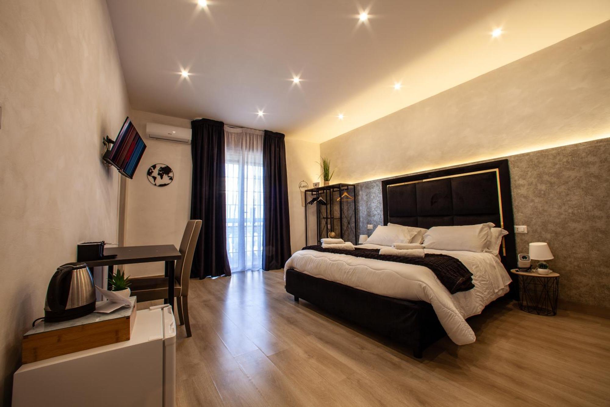 Easy Boarding Hotel Napels Buitenkant foto