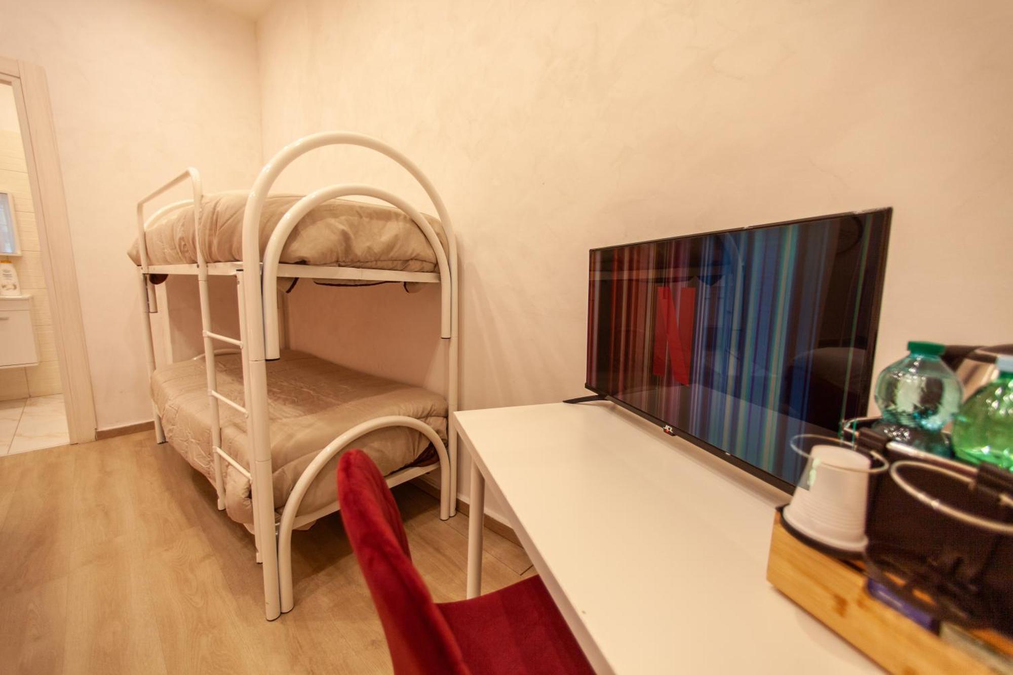 Easy Boarding Hotel Napels Buitenkant foto
